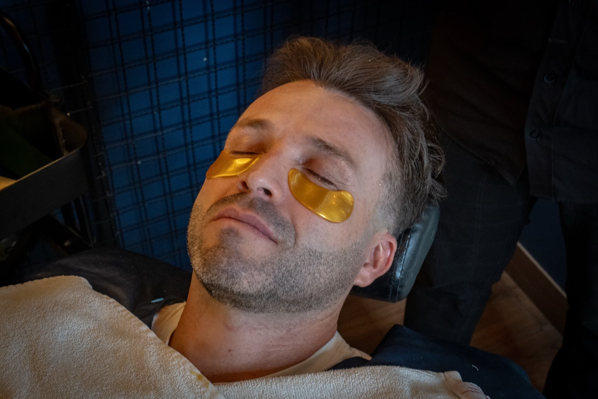 Gold facial patches treatment at Kasterz